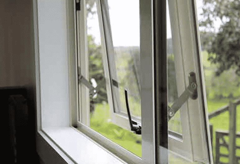 TOP TIPS TO CLEAN WINDOWS IN SPRING